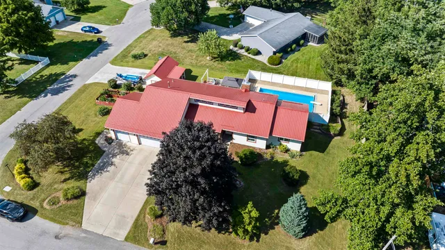 $390,000 | 710 East Boydston Mill Drive, North Webster, IN 46555