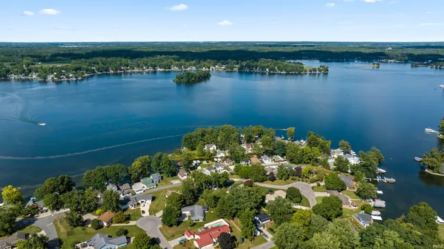 $390,000 | 710 East Boydston Mill Drive, North Webster, IN 46555