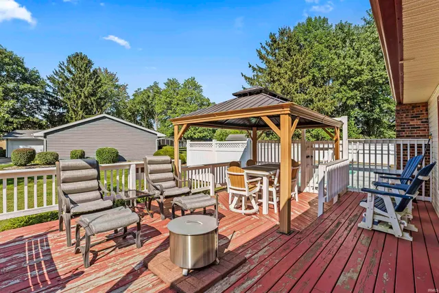 $390,000 | 710 East Boydston Mill Drive, North Webster, IN 46555