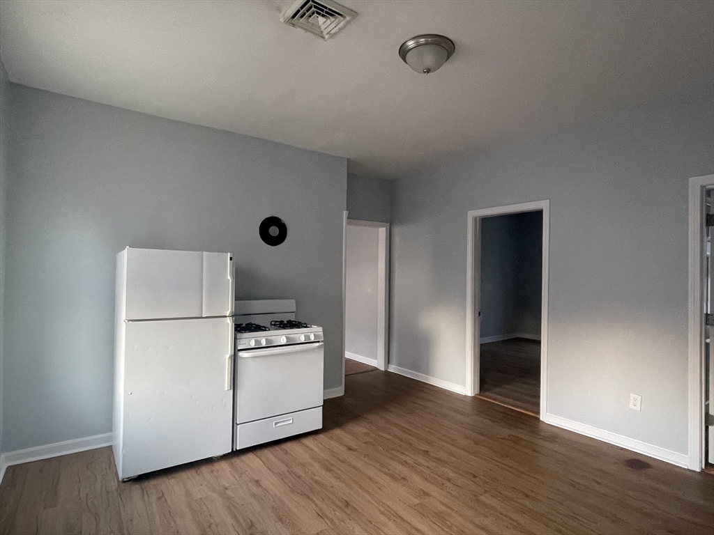 9 Townsend Street, Unit 3 Worcester, MA 01609 - Photo 5 of 6