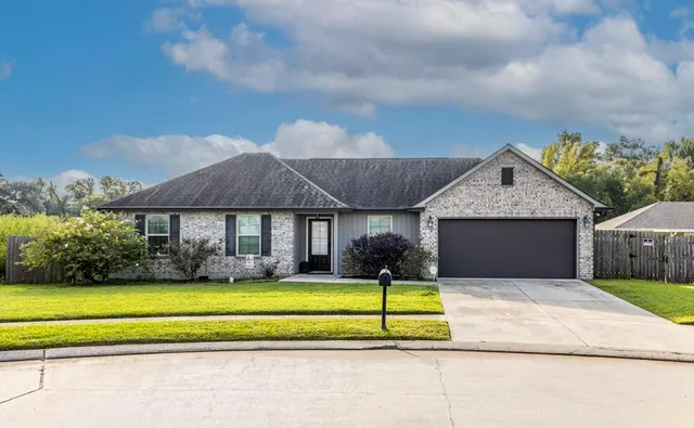 $249,000 | 201 Ashton Oaks Lane, Luling, LA 70070