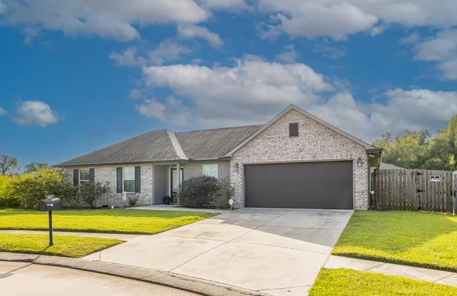 $249,000 | 201 Ashton Oaks Lane, Luling, LA 70070