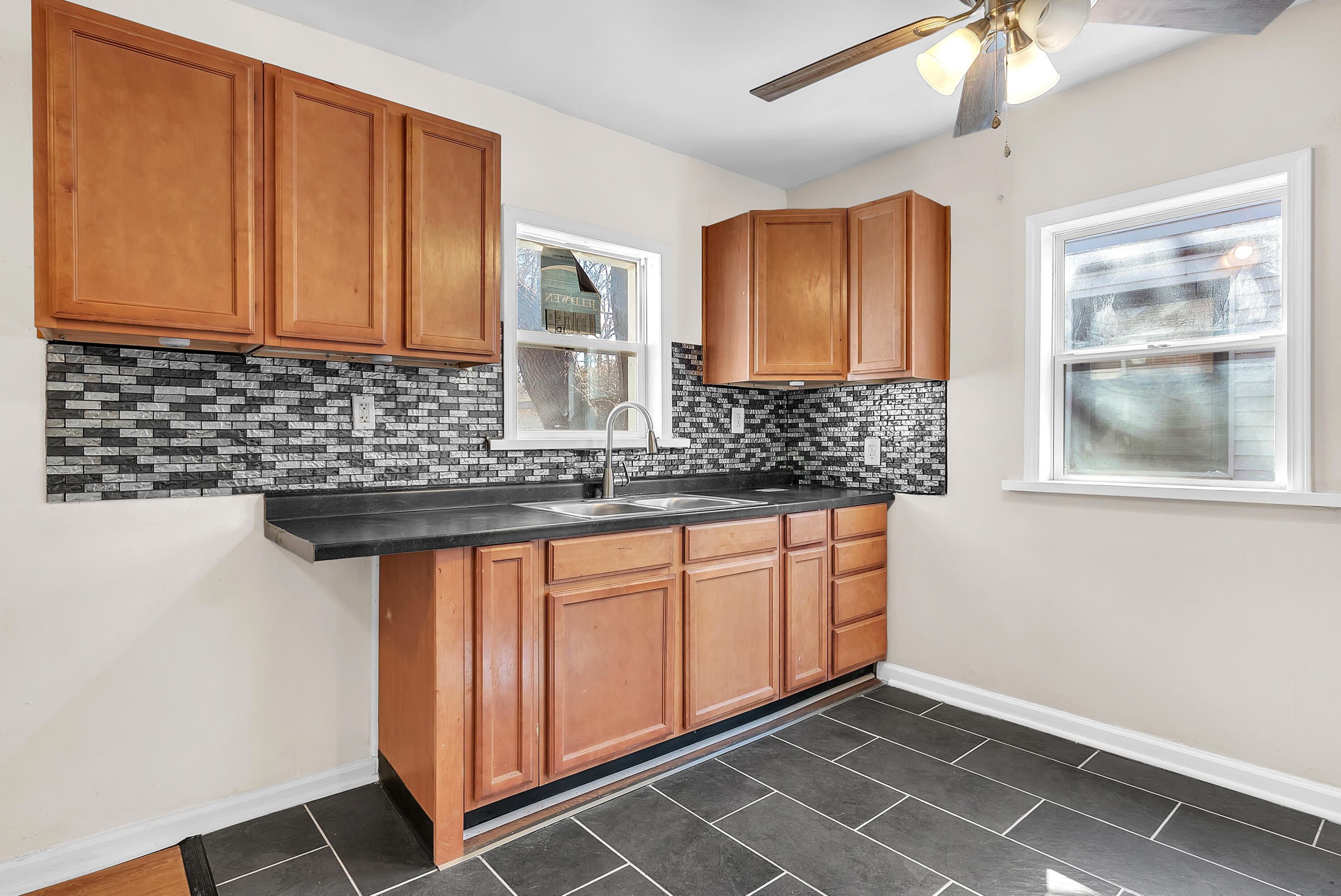 263 Rutledge Street Gary, IN 46404 - Photo 12 of 21 3000x2006