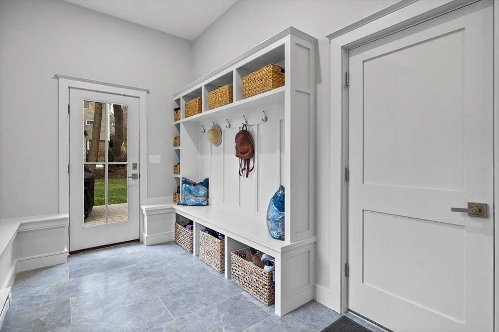 42 Harding Road Lexington, MA 02420 - Photo 11 of 34