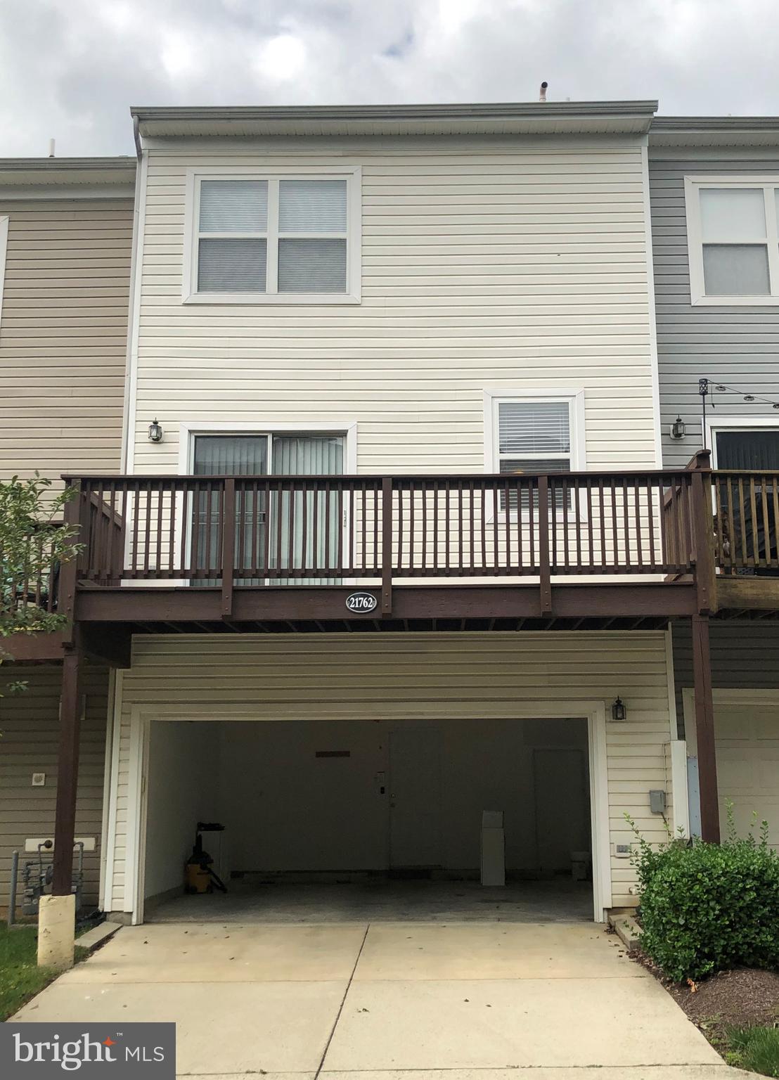 21762 Dragons Green Square Ashburn, VA 20147 - Photo 13 of 17 Large Deck, 2-car garage