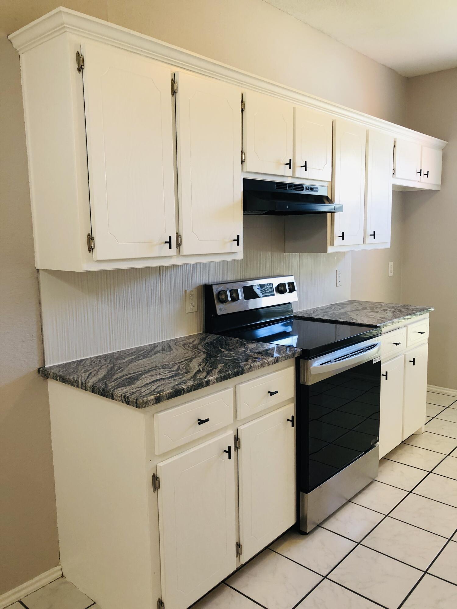 6112 6th Street Lubbock, TX 79416 - Photo 9 of 35 IMG_7320