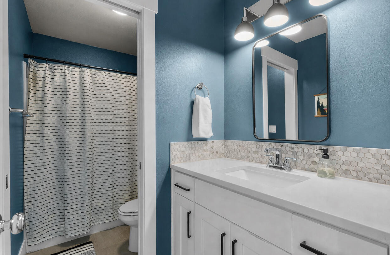 19985 Voltera Place Bend, OR 97702 - Photo 29 of 52 Upstairs Guest Bath - custom paint mirrors and hardware