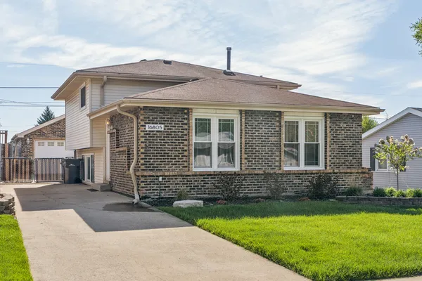 $2,900 | 16805 Hilltop Avenue, Orland Hills, IL 60487