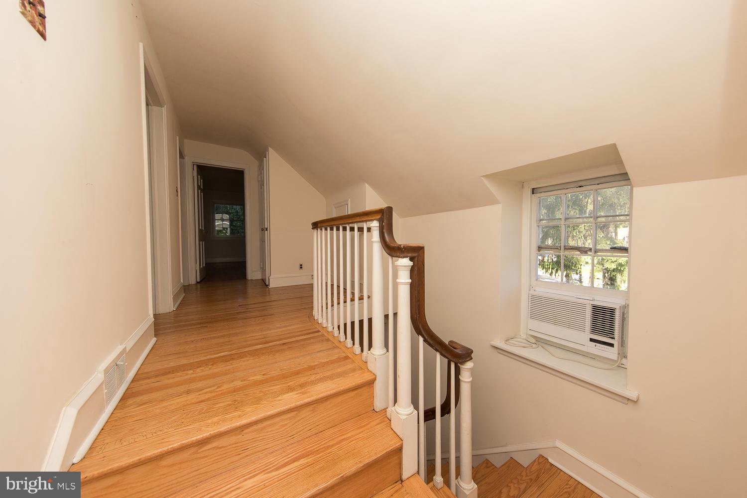 647 Mulford Road Wyncote, PA 19095 - Photo 22 of 39 Second Floor Hallway