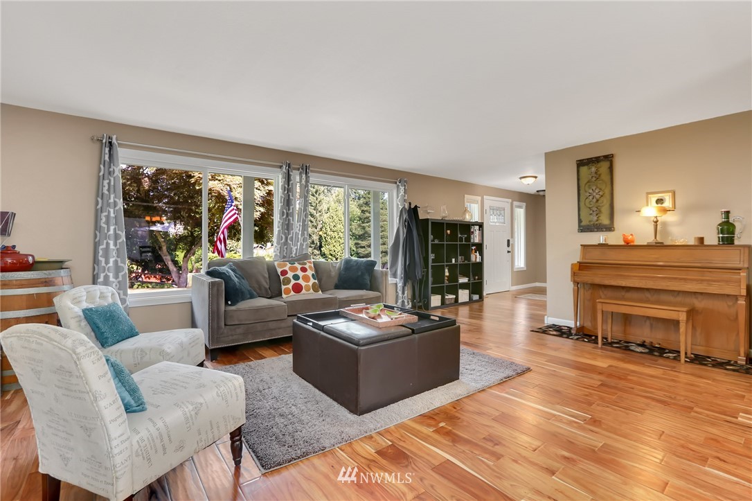 10705 Northeast 200th Place Bothell, WA 98011 - Photo 3 of 25 Gallery Image 3