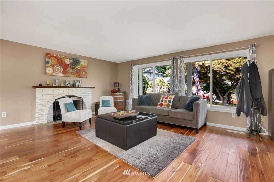 10705 Northeast 200th Place Bothell, WA 98011 - Photo 4 of 25 Gallery Image 4