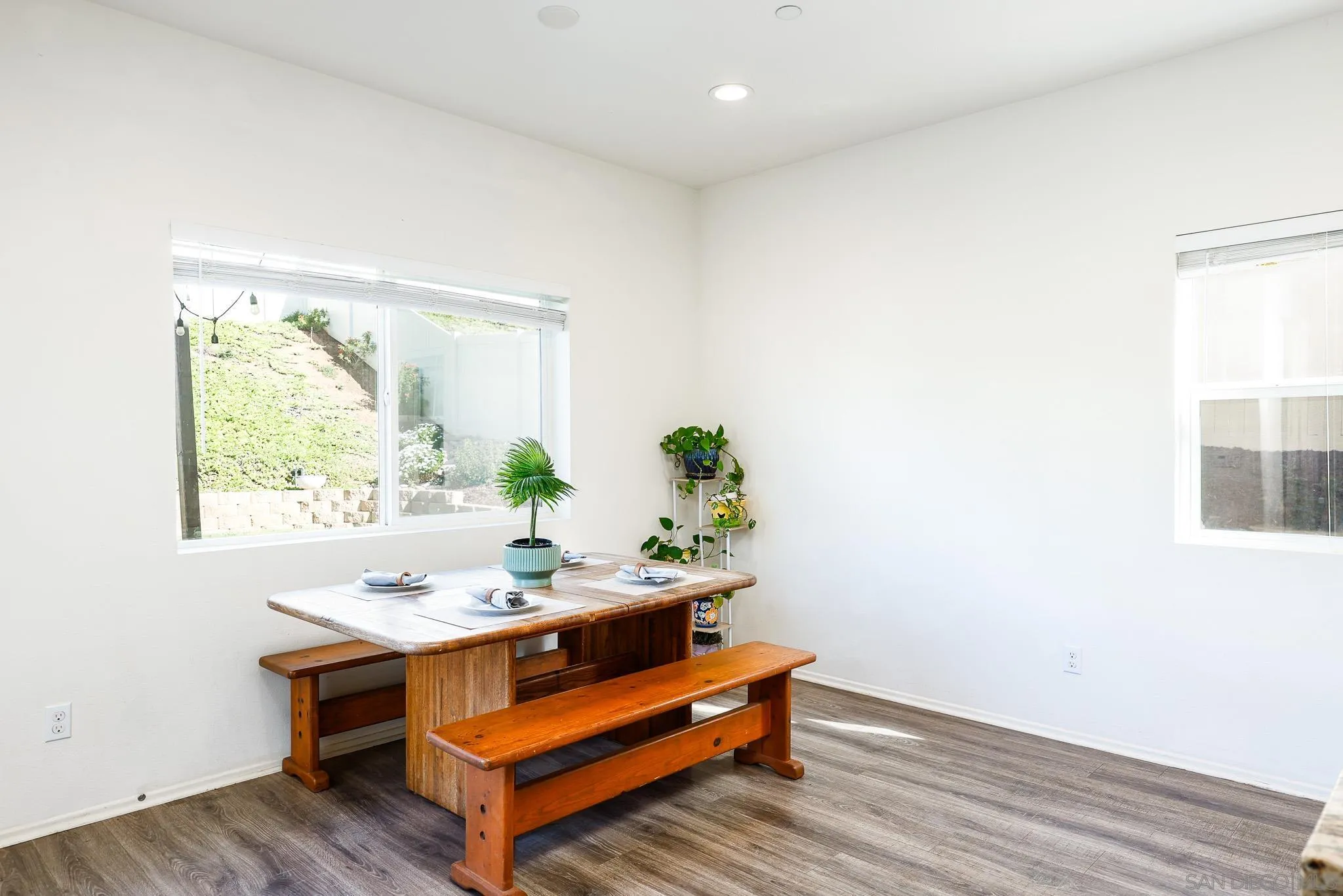 310 Falabella Lane Fallbrook, CA 92028 - Photo 12 of 48 a room with table and window