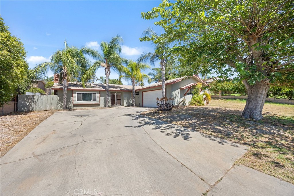 10937 Desert Sand Avenue Riverside, CA 92505 - Photo 2 of 46 DRIVEWAY