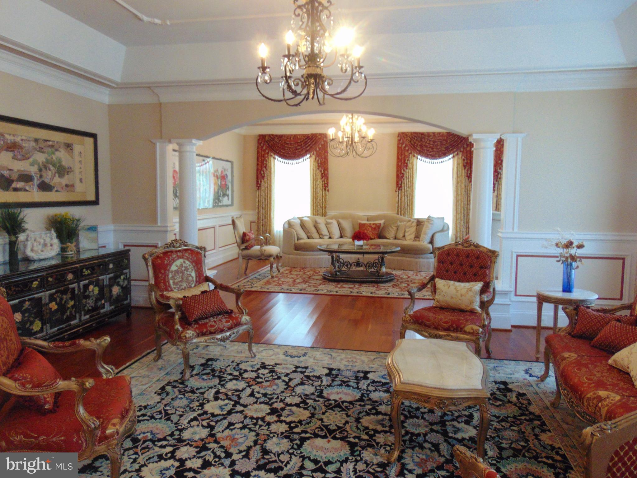 1027 Towlston Road McLean, VA 22102 - Photo 17 of 59 LIVING ROOM