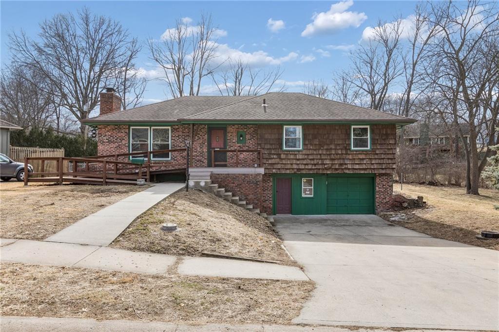 507 Southwest Stratford Road Lee's Summit, MO 64081 - Photo 2 of 41