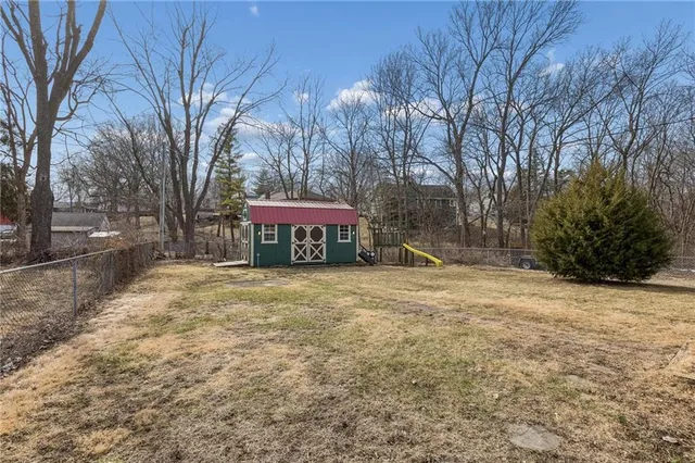 $265,000 | 507 Southwest Stratford Road, Lee's Summit, MO 64081