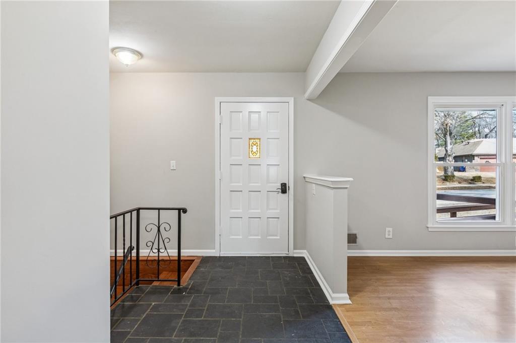 507 Southwest Stratford Road Lee's Summit, MO 64081 - Photo 4 of 41