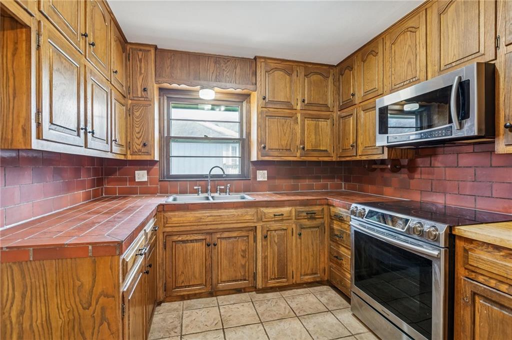 507 Southwest Stratford Road Lee's Summit, MO 64081 - Photo 9 of 41