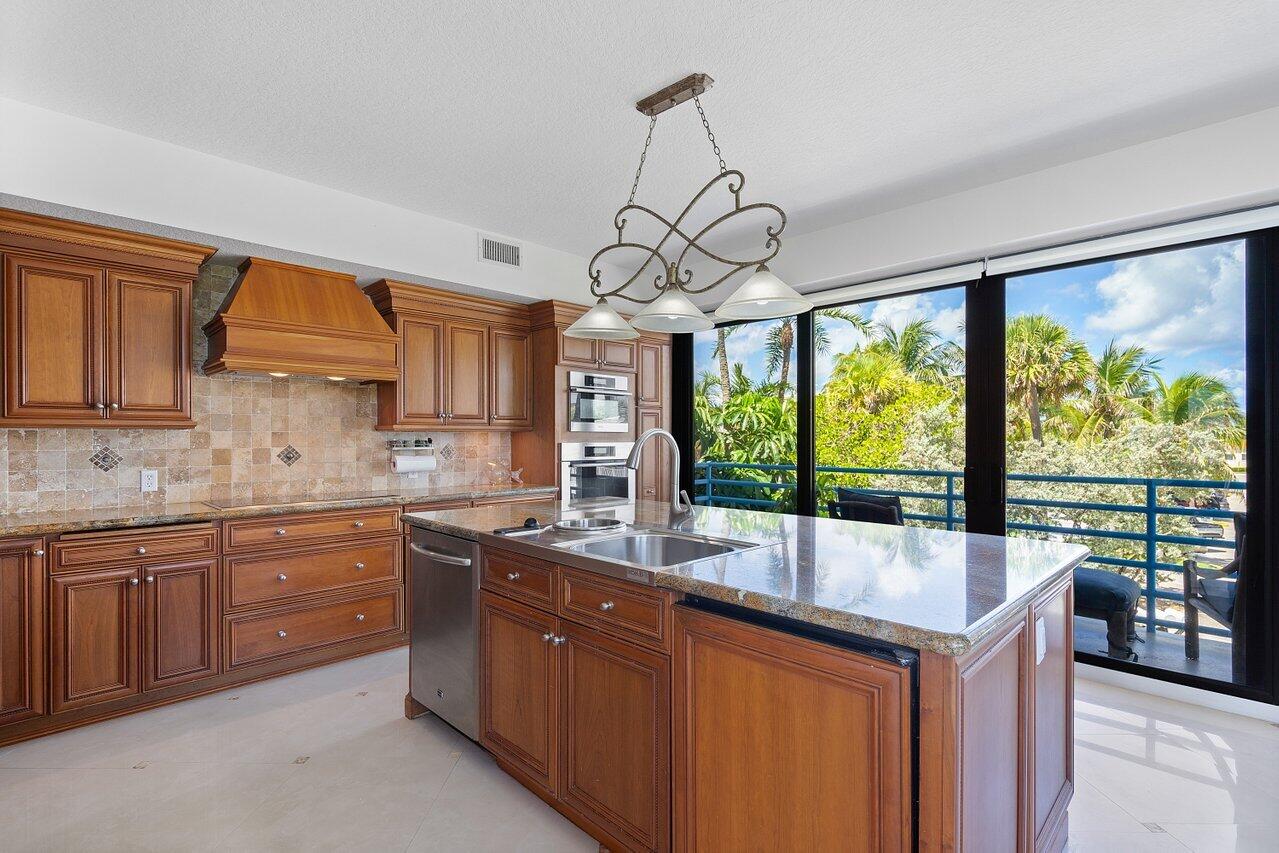 370 Mercury Road, Unit 1 Juno Beach, FL 33408 - Photo 34 of 61 014-370MercuryRoad-JunoBeach-FL-33408-SM