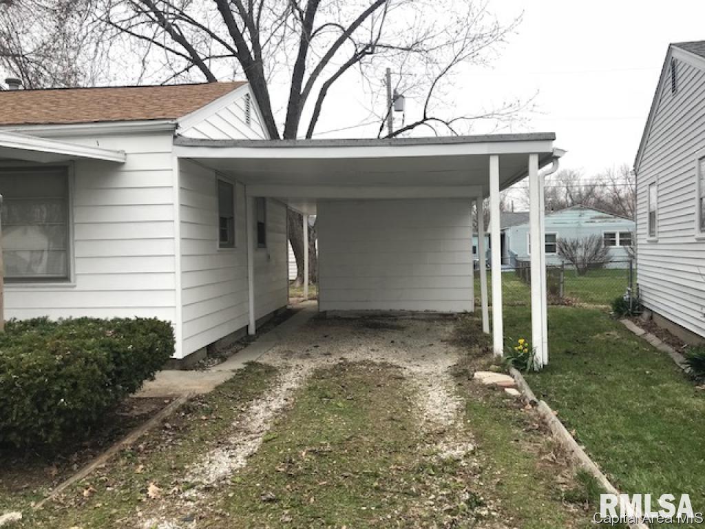 10 Hedge Drive Springfield, IL 62702 - Photo 2 of 8 Gallery Image 2
