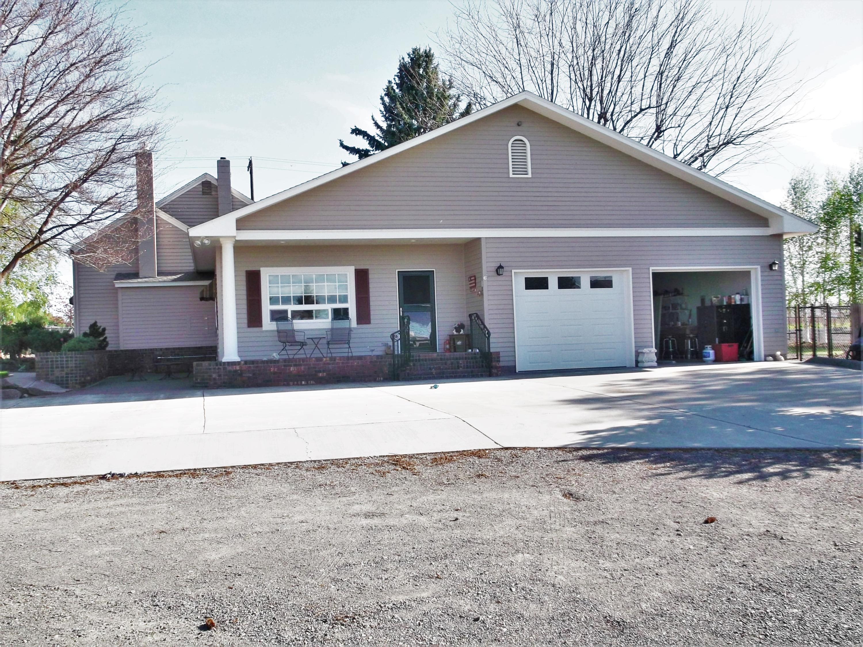 2000 Hornby Road Grandview, WA 98930 - Photo 14 of 45 a front view of a house with a yard and garage