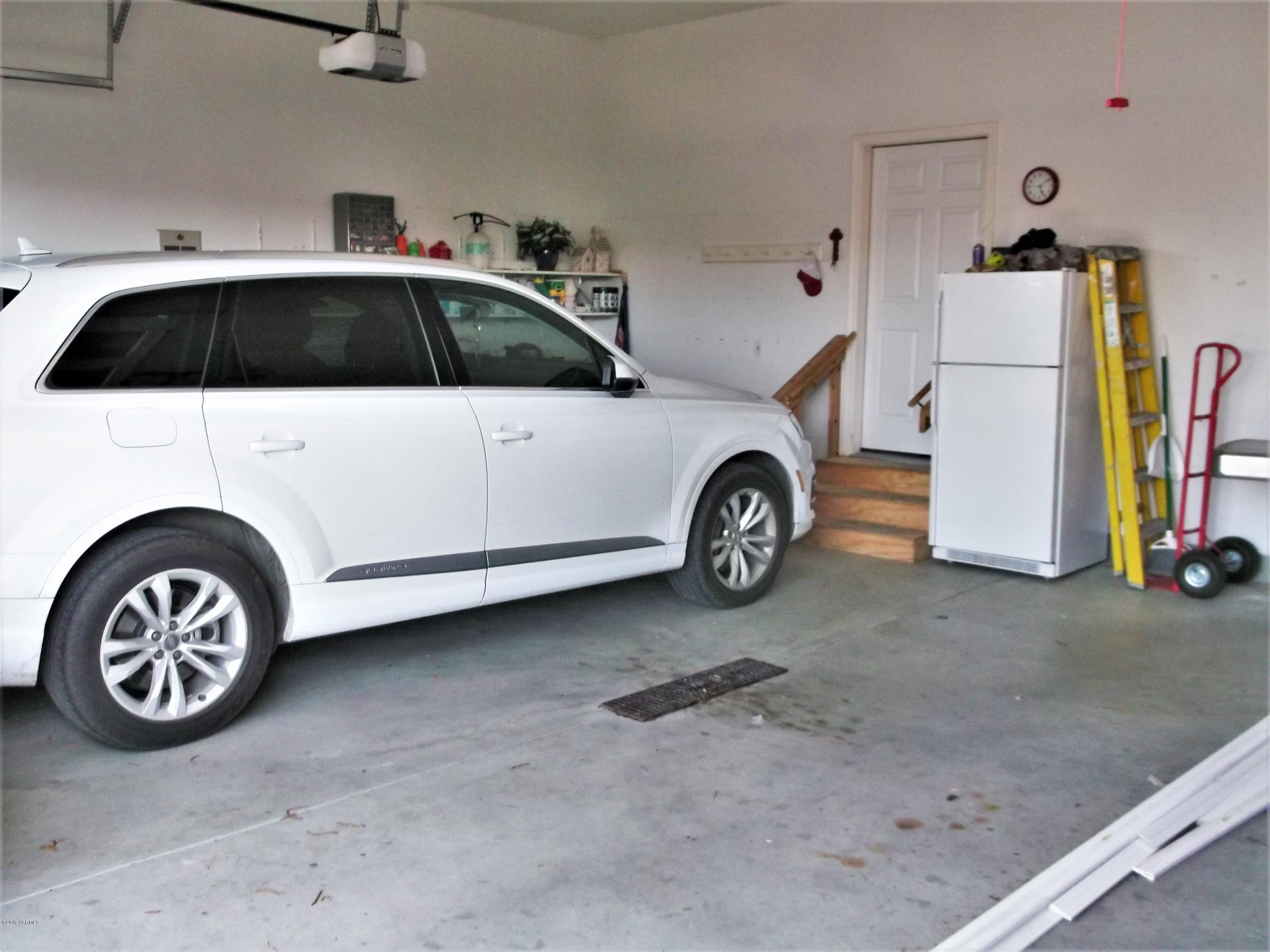 2000 Hornby Road Grandview, WA 98930 - Photo 16 of 45 a view of car garage