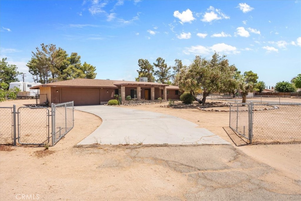 19801 Talihina Road Apple Valley, CA 92307 - Photo 2 of 28 Exterior