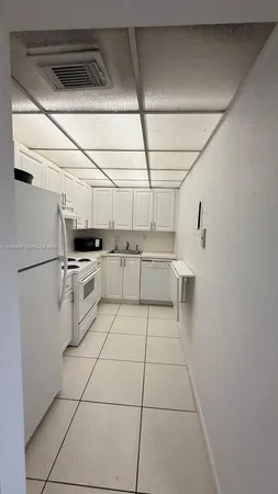 $1,700 | 17530 Northwest 68th Avenue, Unit C3010, Hialeah, FL 33015
