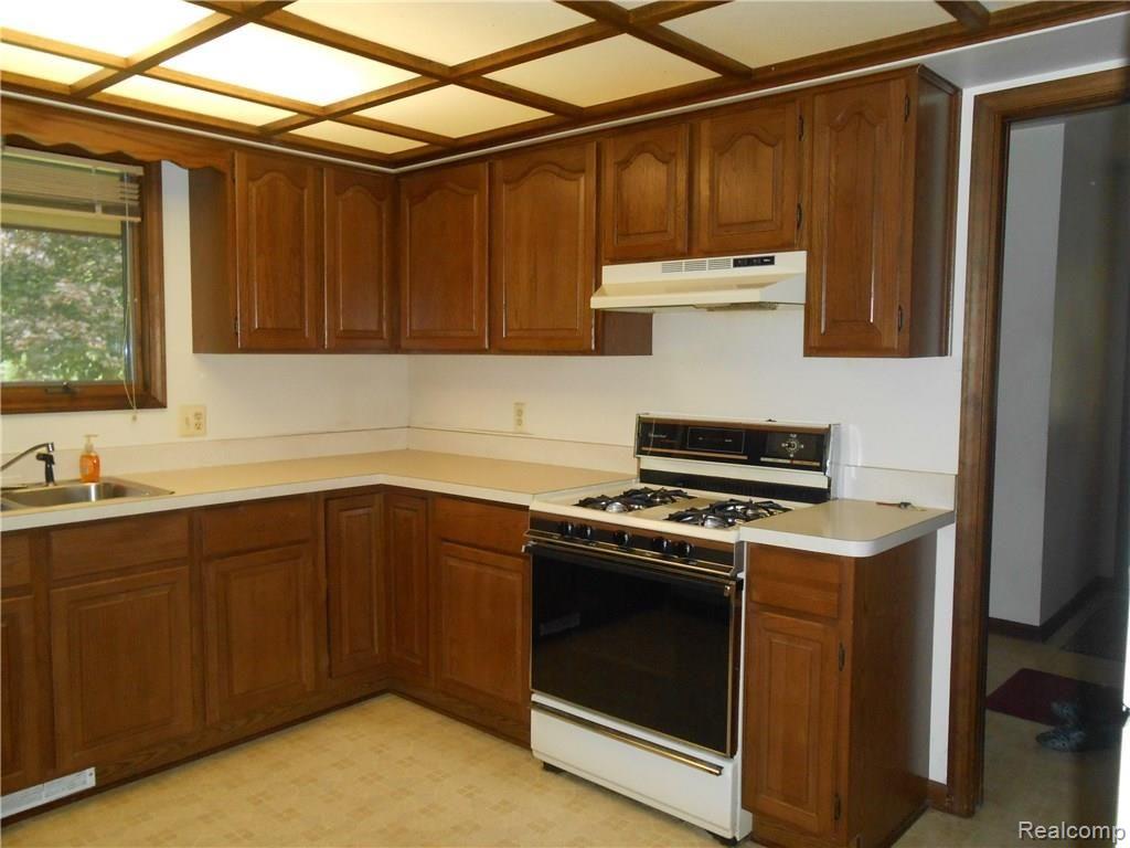 16155 Pratt Road Armada, MI 48005 - Photo 15 of 28 Kitch.JPG