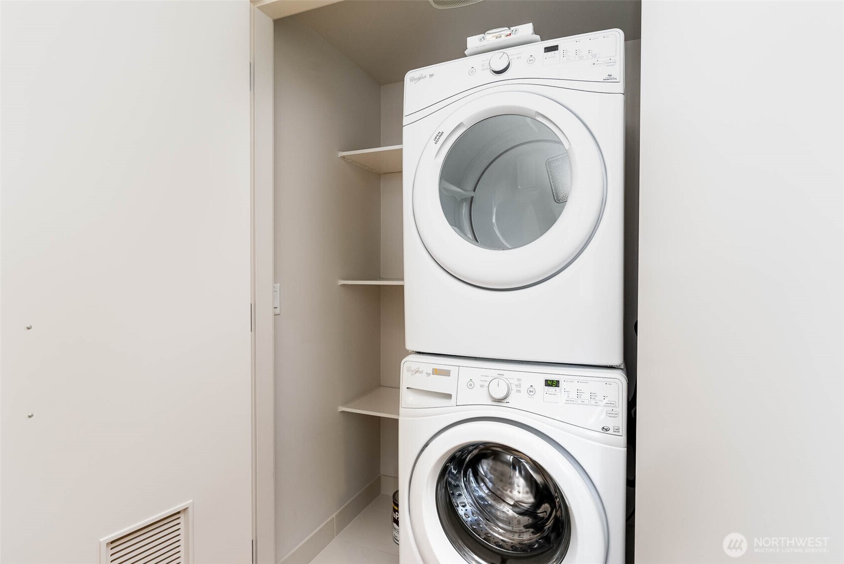 583 Battery Street, Unit 2802 Seattle, WA 98119 - Photo 13 of 30