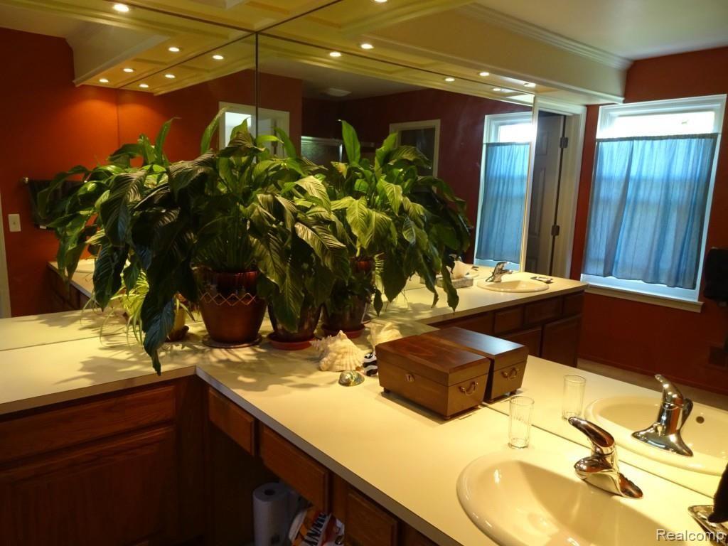 1979 North Fairview Lane Rochester, MI 48306 - Photo 30 of 35 DSC00375.jpg