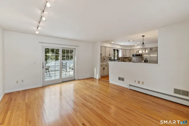 $464,900 | 1 Patricia Circle, Enfield, CT 06082