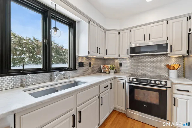 $464,900 | 1 Patricia Circle, Enfield, CT 06082