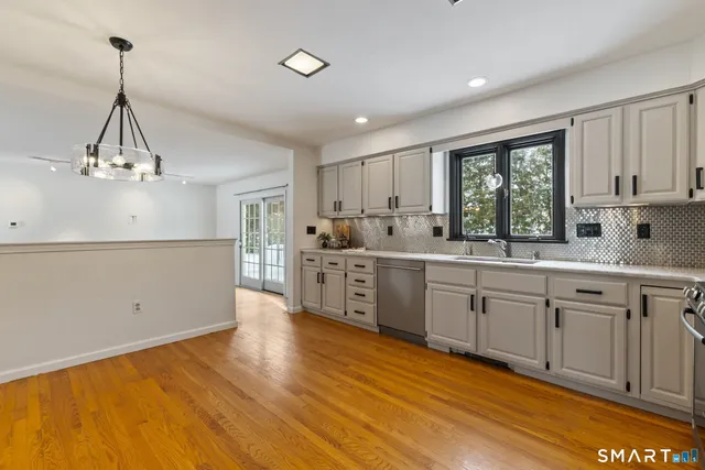 $464,900 | 1 Patricia Circle, Enfield, CT 06082