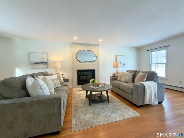 $464,900 | 1 Patricia Circle, Enfield, CT 06082