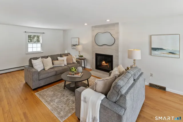 $464,900 | 1 Patricia Circle, Enfield, CT 06082