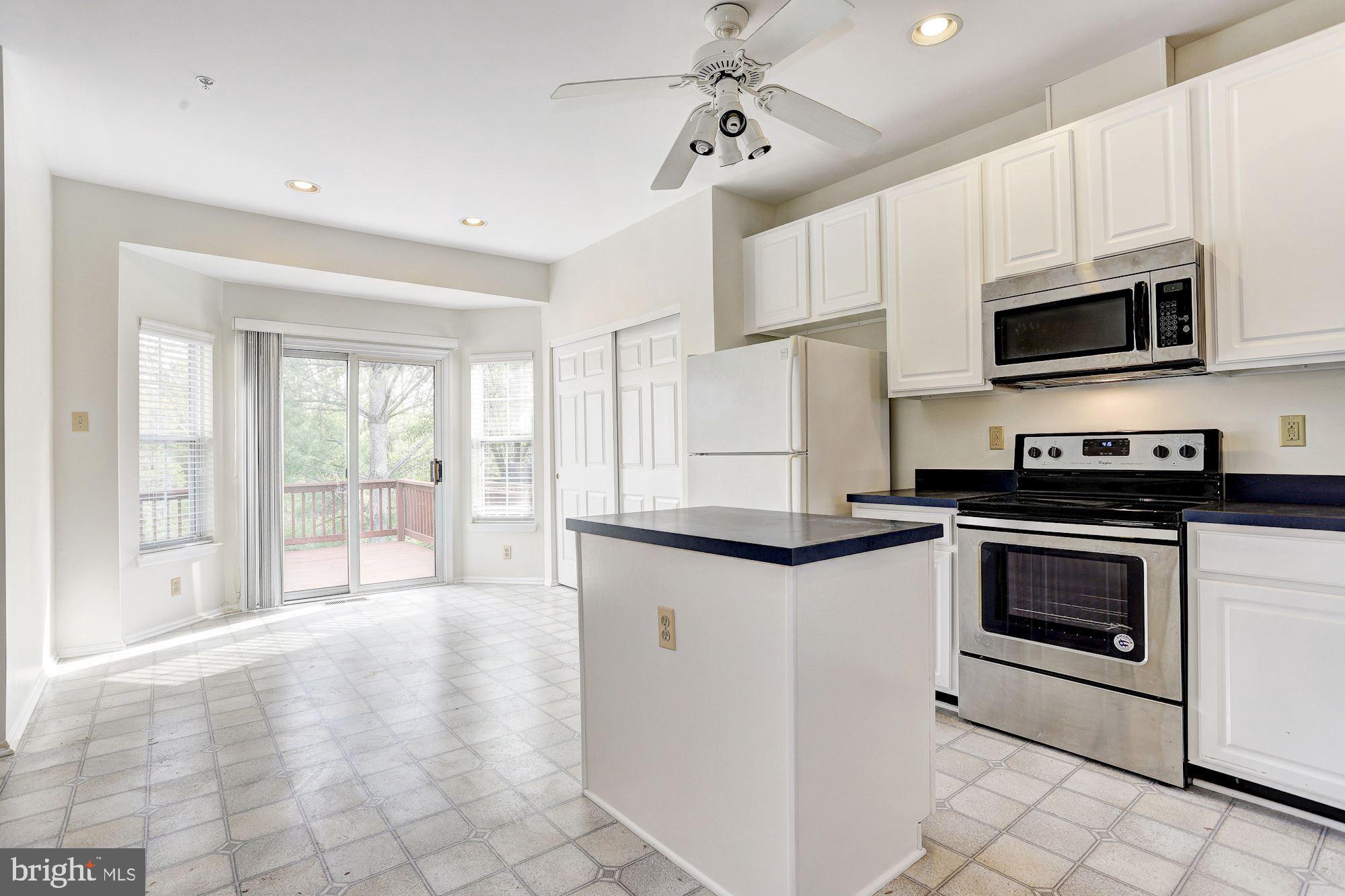 8405 Glad Rivers Row Columbia, MD 21045 - Photo 4 of 27 Kitchen & Breakfast Room