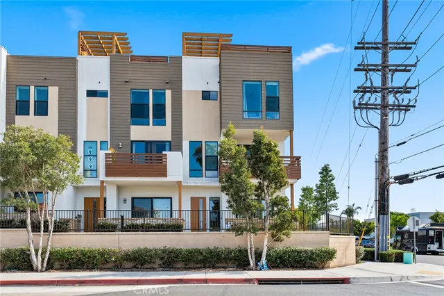 $1,500,000 | 697 West 17th Street, Costa Mesa, CA 92627