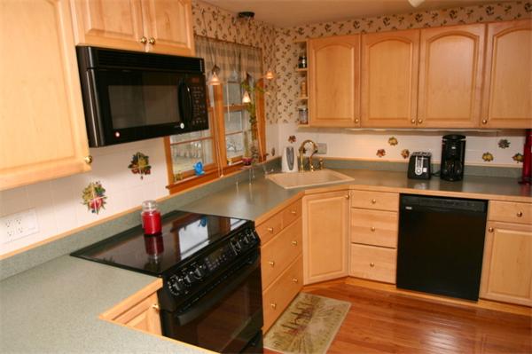 9 Westview Road Medfield, MA 02052 - Photo 8 of 30 Gallery Image 8