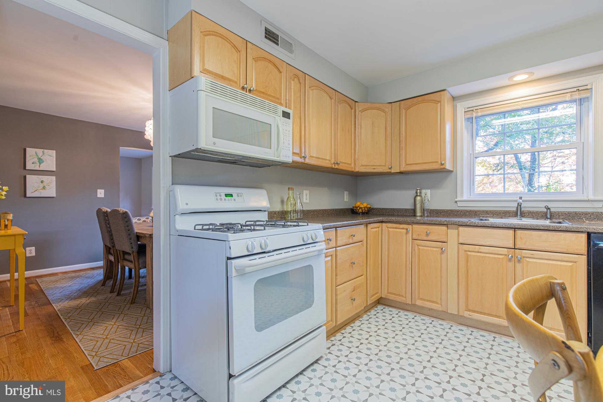 2007 Gatewood Place Silver Spring, MD 20903 - Photo 14 of 38 Kitchen