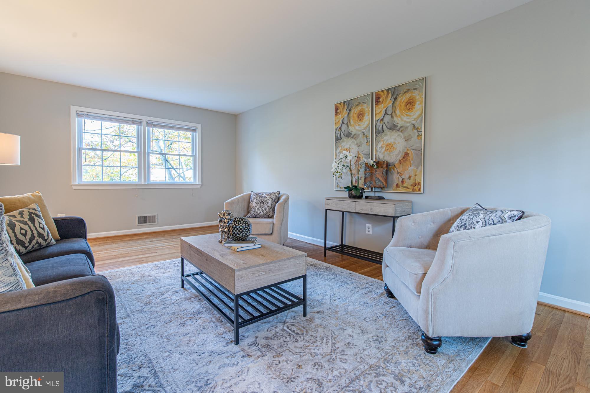 2007 Gatewood Place Silver Spring, MD 20903 - Photo 5 of 38 Living Room