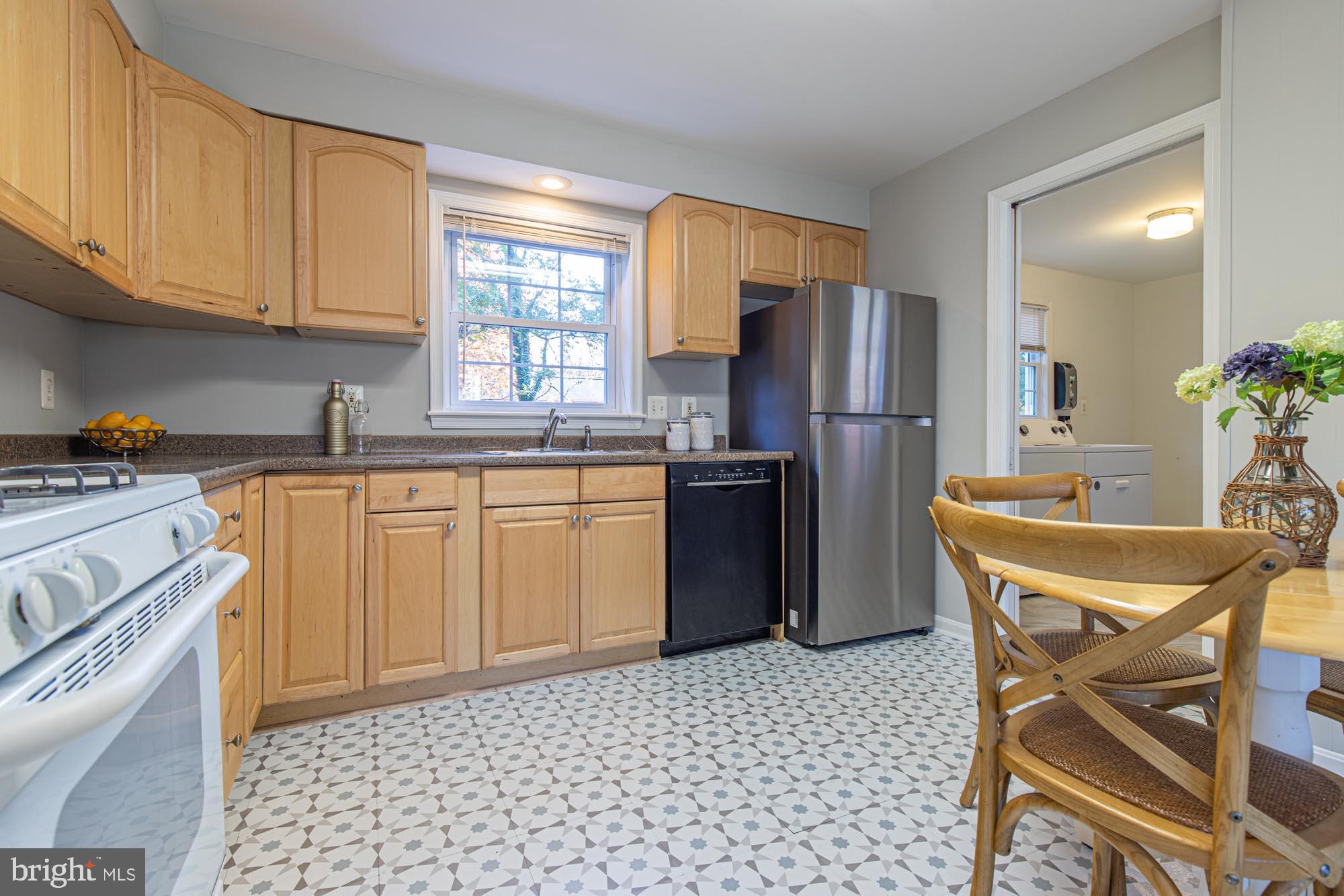 2007 Gatewood Place Silver Spring, MD 20903 - Photo 10 of 38 Kitchen