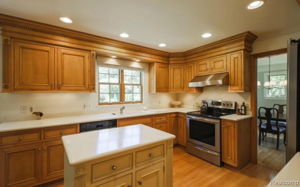 636 Cook Road Grosse Pointe Woods, MI 48236 - Photo 6 of 33