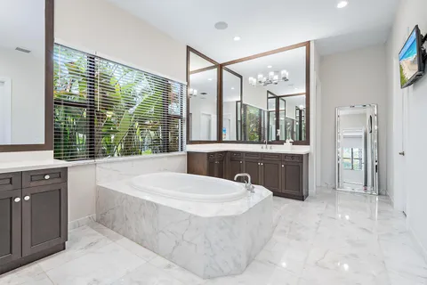 $4,145,000 | 8164 Southeast Old Plantation Circle, Jupiter, FL 33458