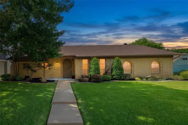 $352,000 | 1710 Park Hill Drive, Arlington, TX 76012