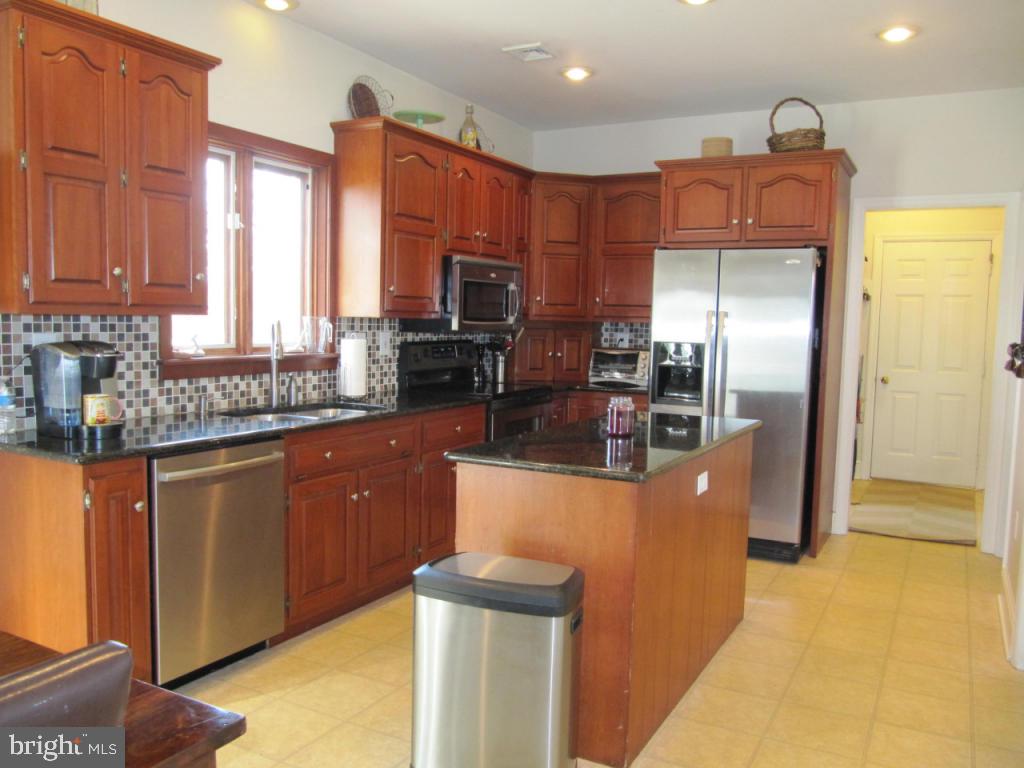 2935 Brookfield Road Lancaster, PA 17601 - Photo 5 of 23