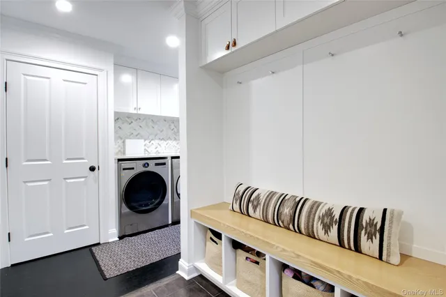 $2,499,000 | 6 Flamingo Road, East Hills, NY 11576