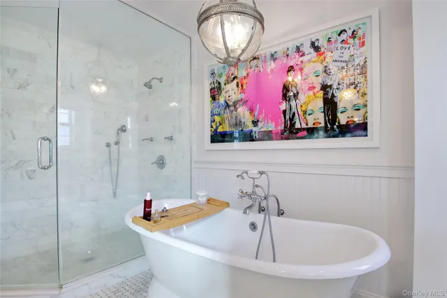 $2,499,000 | 6 Flamingo Road, East Hills, NY 11576