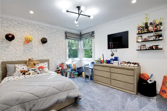 $2,499,000 | 6 Flamingo Road, East Hills, NY 11576