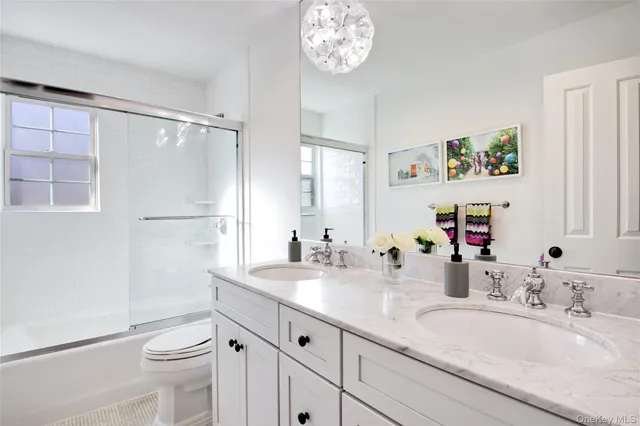 $2,499,000 | 6 Flamingo Road, East Hills, NY 11576